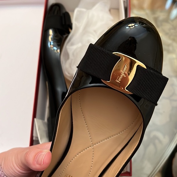 Salvatore Ferragamo flats used - Picture 2 of 5